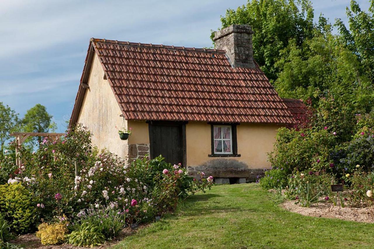 Les Goubelins Bed and Breakfast La Lande-d'Airou Exteriör bild